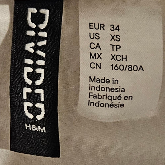 White Zip-Up Blouse - Picture 2 of 3